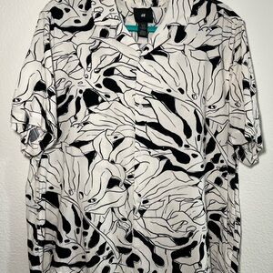 H&M Black & White Tropical Leaf Short-Sleeve Button-Down Shirt